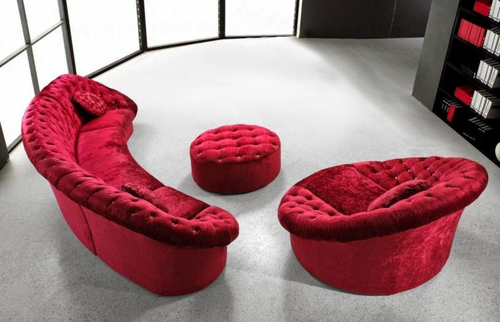rotes sofa wohnzimer stilvoll einrichten