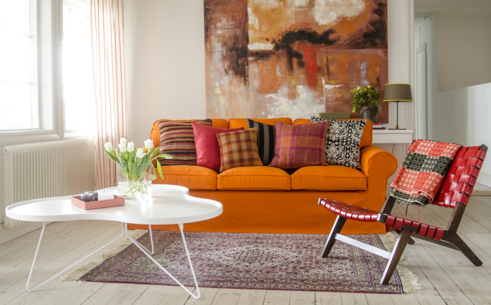sofa kissen tolle farbige dekokissen oranges sofa