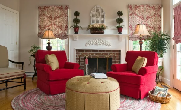 symmetrie wohnzimmer kamin rote sessel