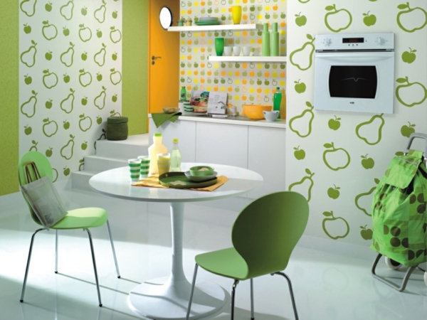 tapetenmuster küche früchte thematik grüne küchenstühle