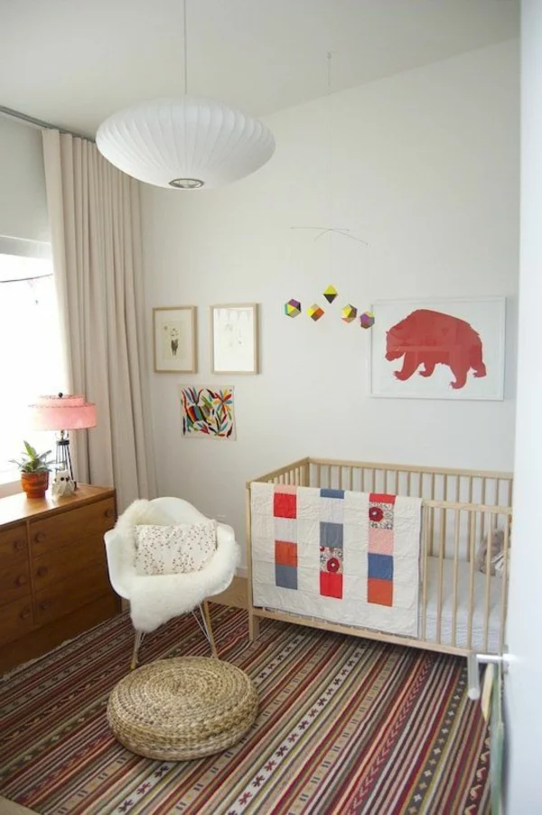 teppich babyzimmer farbig frisch streifen toller sessel