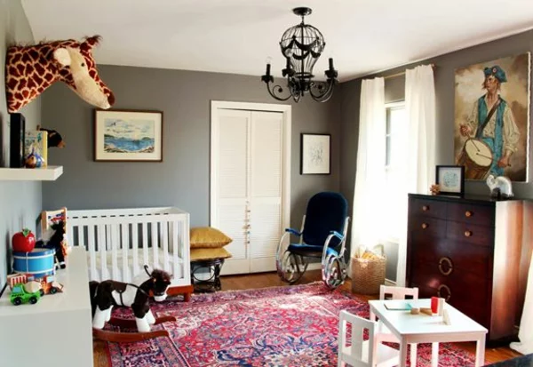 teppich babyzimmer farbiges muster hellgraue wandfarbe