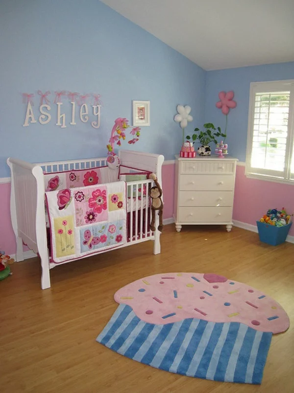 teppich babyzimmer lustiges design frische wandfarbe blau rosa