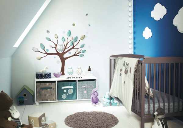 wandgestaltung babyzimmer blaue wand wolken