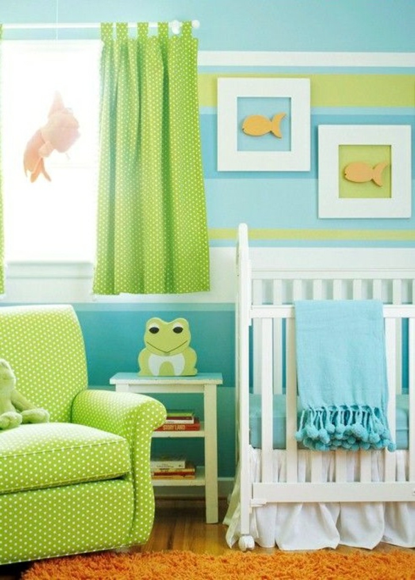 wandgestaltung babyzimmer streifen bilder grüner sessel