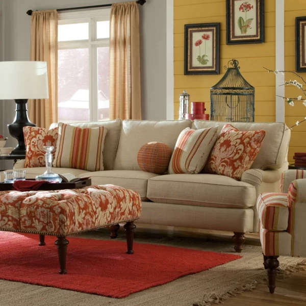 wohnung gestalten ideen wohnzimmer roter teppich beige gardinen dekokissen