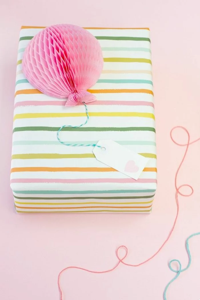 Babyparty geschenke verpacken pastellfarben