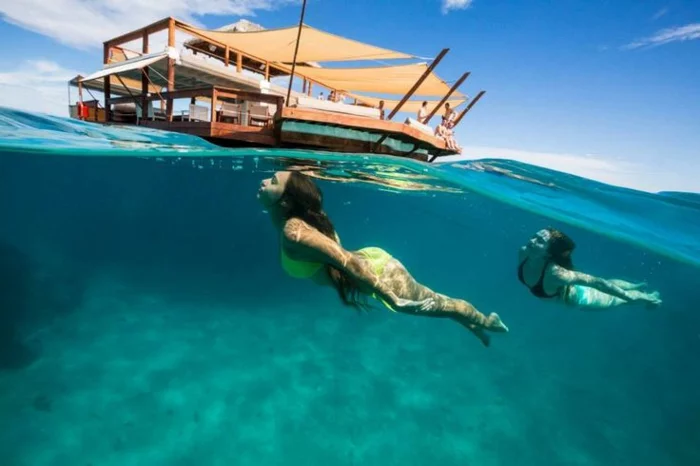 Fidschi Inseln Urlaub cloud 9 bar restaurant schwimmen