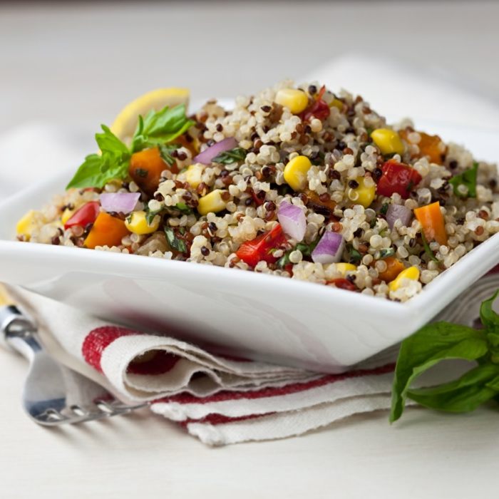 Vitamine für die Haare gesunde ernährung salat mit quinoa