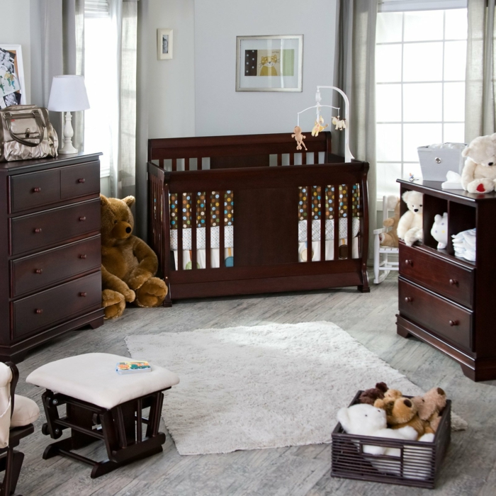 kinderzimmergestaltung babyzimmer braune möbelstücke spielzeuge elegant