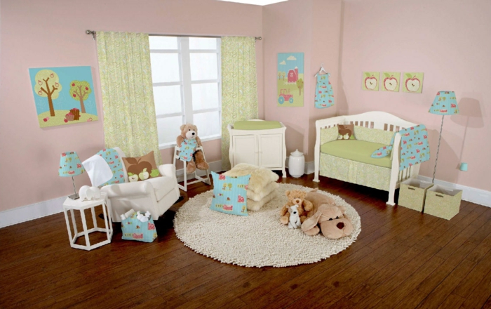 babyzimmer möbel runder teppich lange grüne gardinen