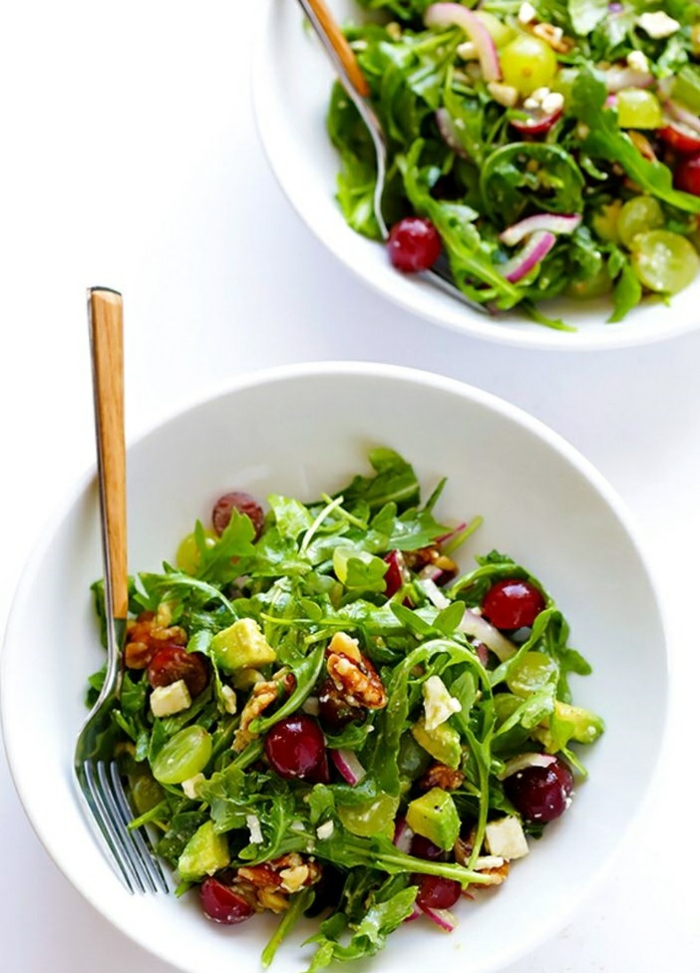 einfache gerichte kochen spinat rucola salat mit olivenöl