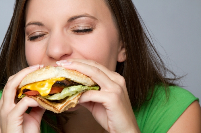 erfolgreich abnehmen frau hamburger essen