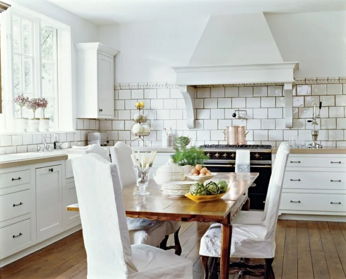 esszimmermöbel weiße küche pflanzen holzboden
