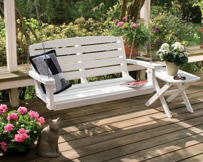 Gartenschaukel verändert den Gartenlook auf eine tolle Art und Weise