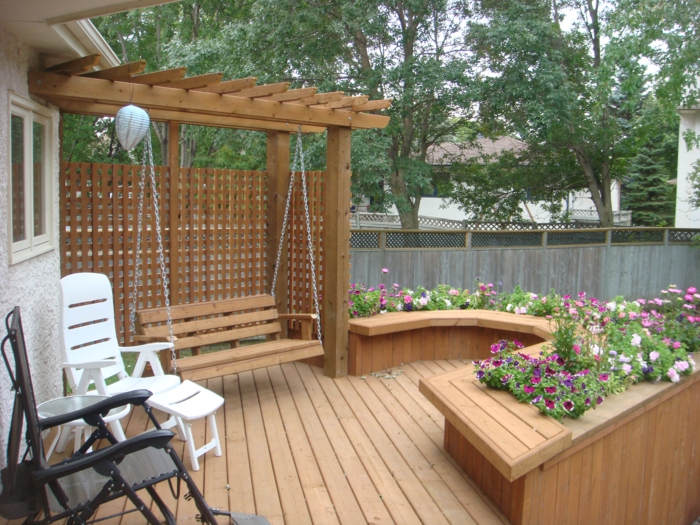 Gartenschaukel verändert den Gartenlook auf eine tolle Art und Weise