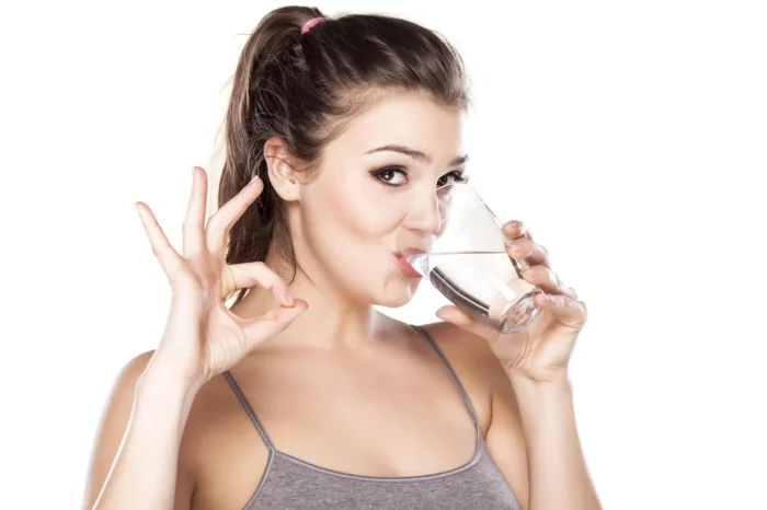 gesund leben gesunder körper wasser trinken