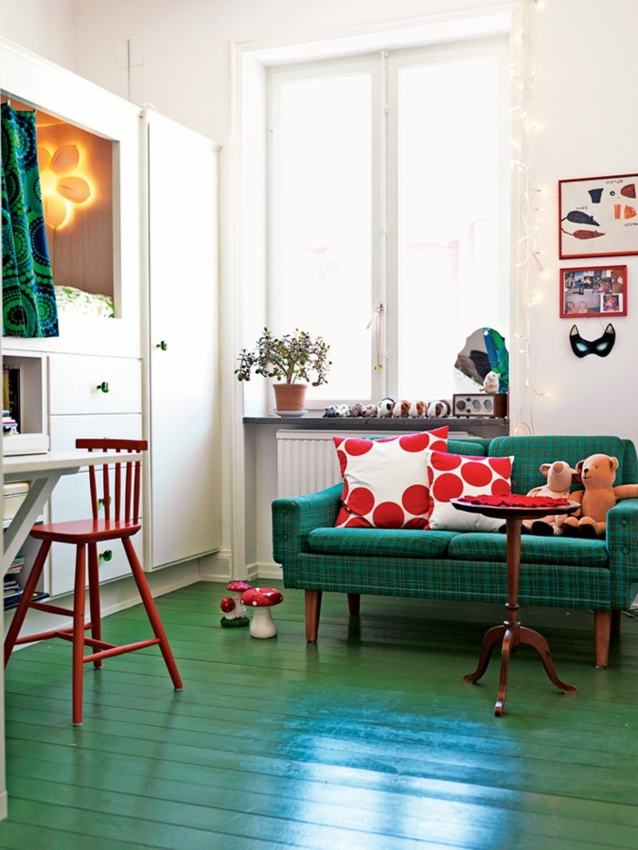 grünes sofa grüner boden frische dekokissen wohnzimmer