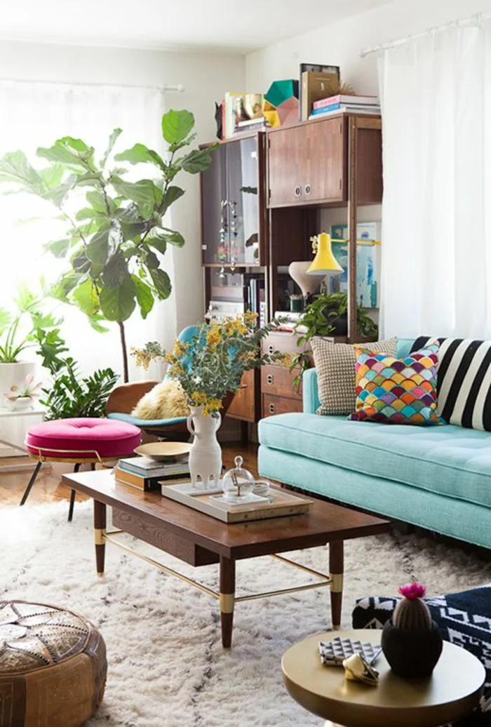 grünes sofa hellgrün frisch wohnzimmer pflanzen