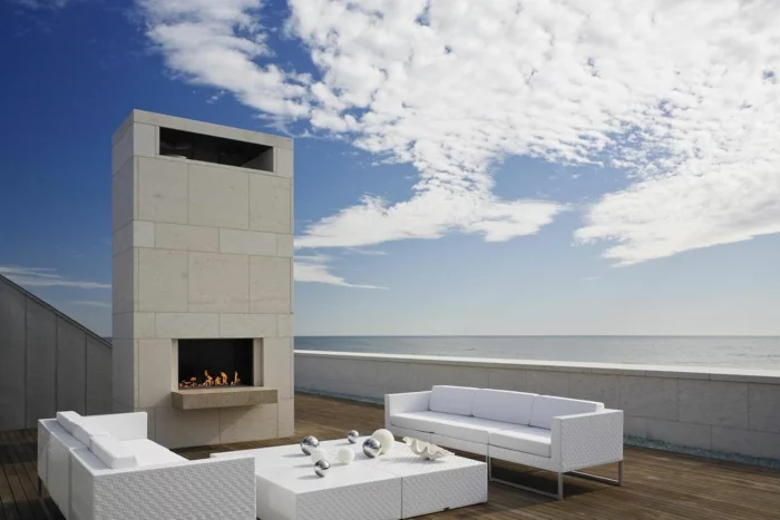 moderne terrassengestaltung weiße elegante außenmöbel