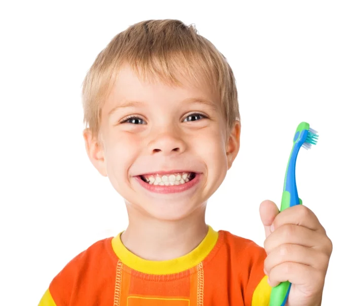 richtige zahnpflege kleiner junge zahnbürste