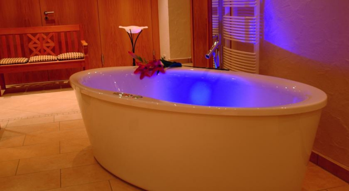 romantik hotels badewanne lichter
