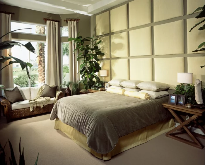 schlafzimmereinrichtung pflanzen sofa lange gardinen beistelltische