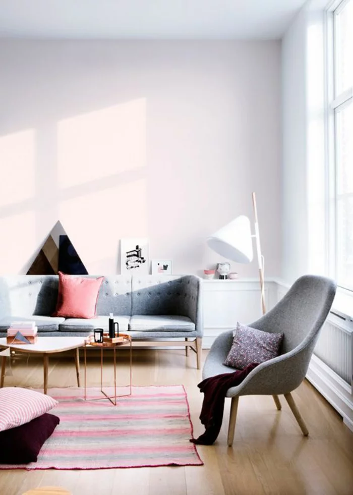 skandinavisch einrichten wohnzimmer frischer teppich streifen