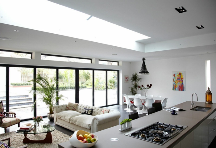 wohnzimmer design integrierte küche panoramafenster pflanzen