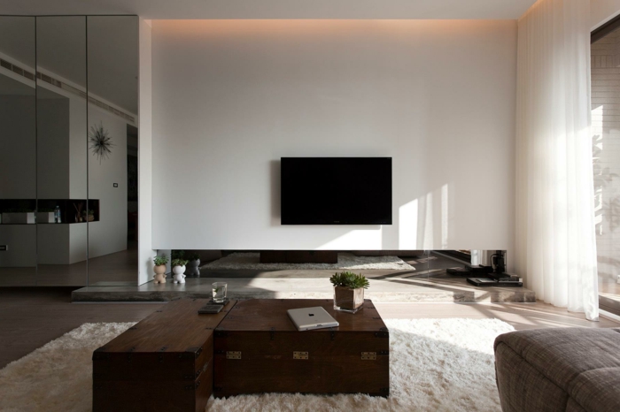 wohnzimmer einrichten minimalistisch weißer teppich rustikaler couchtisch