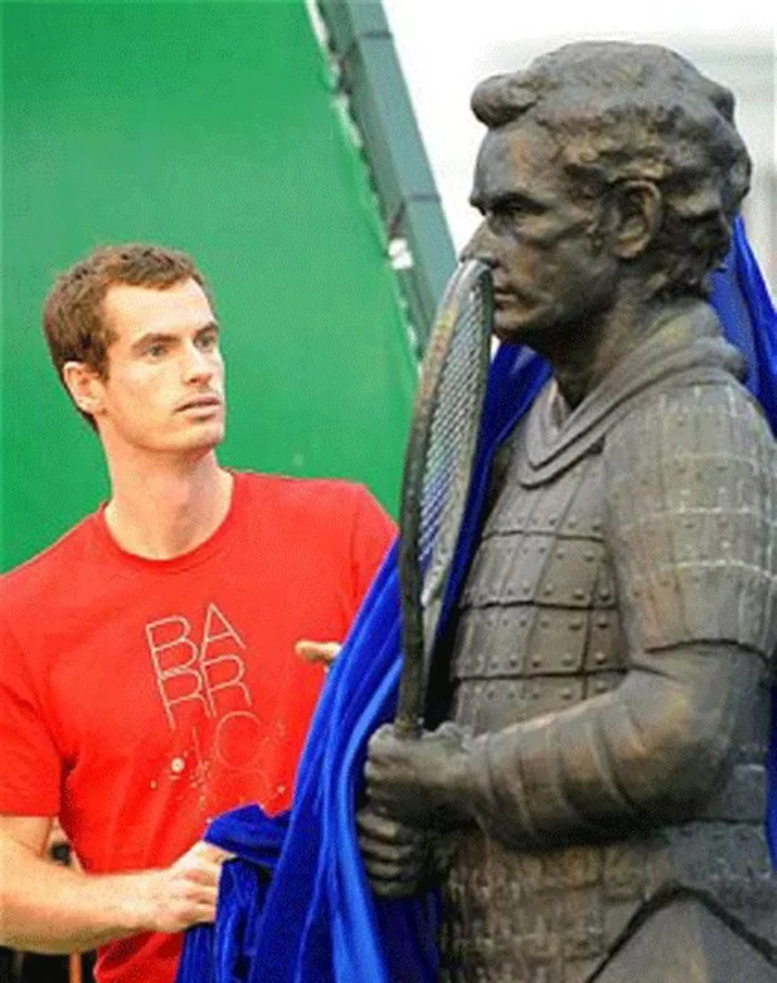 Andy Murray statue und der tennisspieler prominews