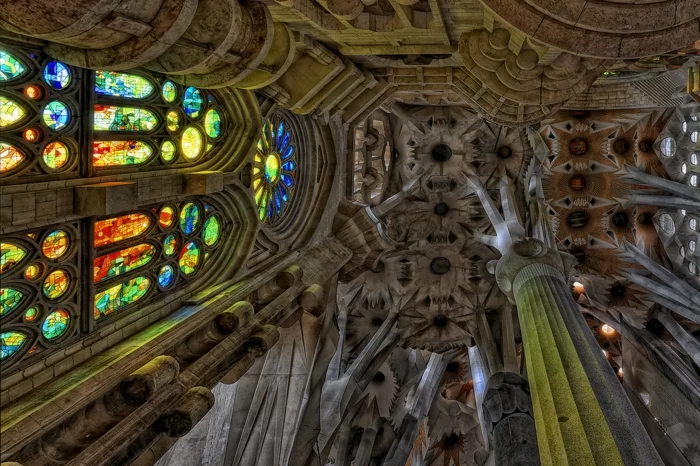 Antoni Gaudi Sagrada Familia von Innen das Kuppel