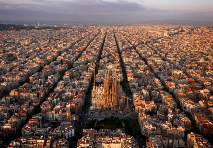 Antoni Gaudi Sagrada Familia von Innen drone foto