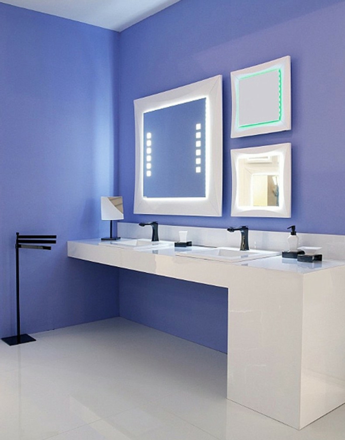 Badezimmer Spiegel Beleuchtung viereck farbige Wand