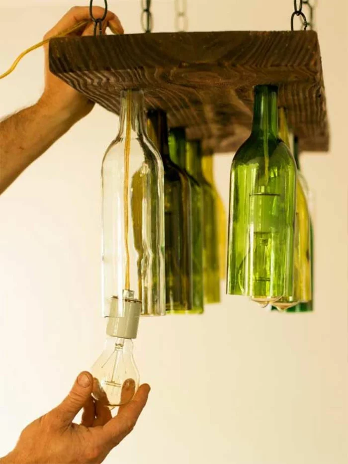 DIY Deko mit glasflaschen kronleuchter mit weinfleschen selber machen