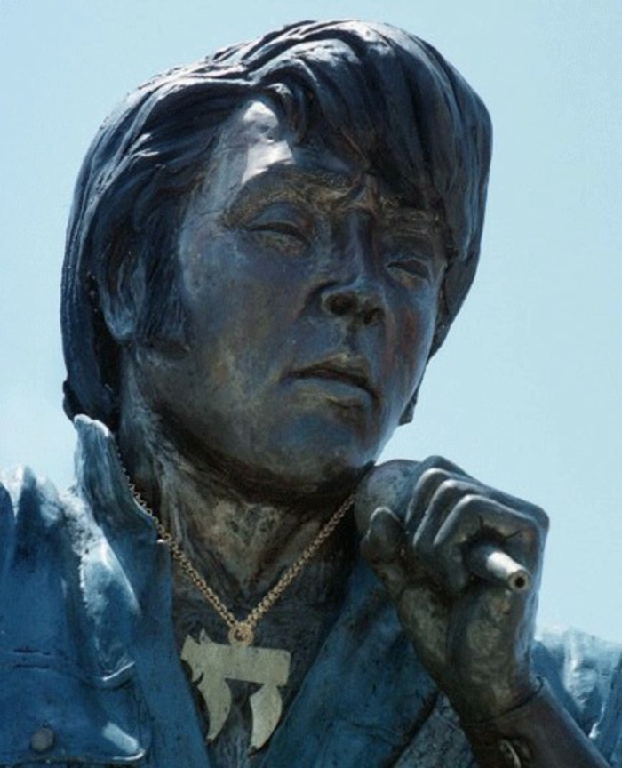 Elvis Presley statue prominews