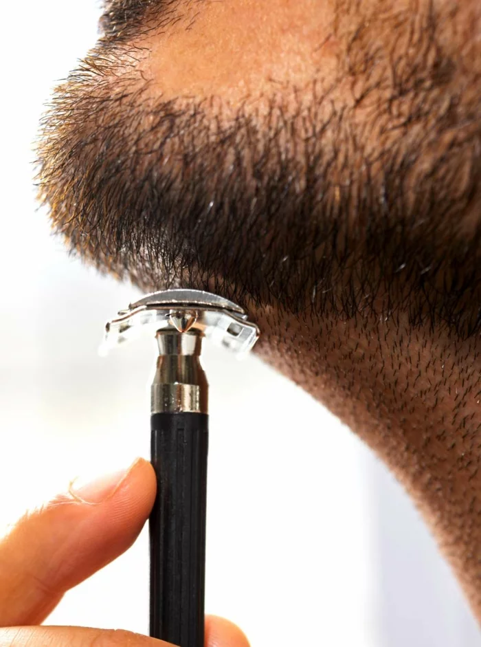Männer mit Bart rasierer