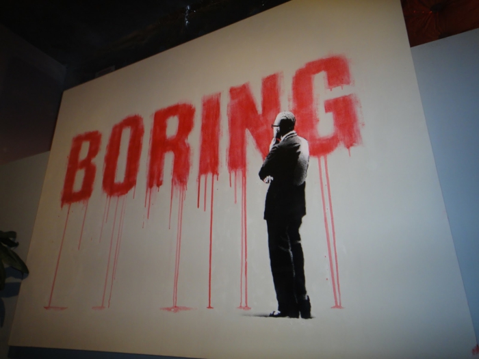 Streetart Künstler Banksy boring
