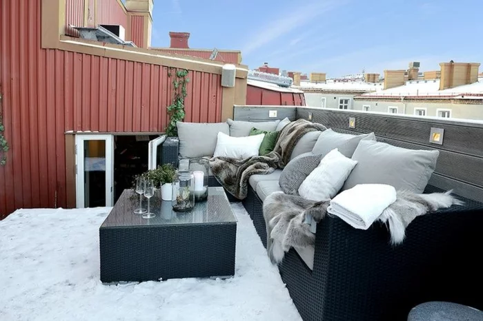 balkongestaltung ideen eleganter look schwarze balkonmöbel weißer teppich