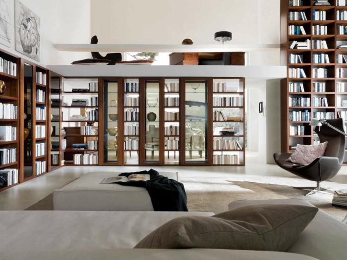 bücherregale wohnzimmer einrichten dekorieren elegantes sofa