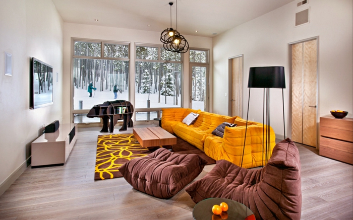 coole möbel wohnzimmer gelbes sofa braune sessel