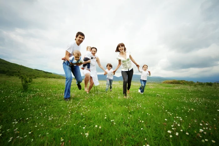 effektiv abnehmen familie sich amüsieren spazieren gehen 