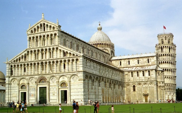 epochen der kunstgeschichte romanik architektur pisa kathedrale