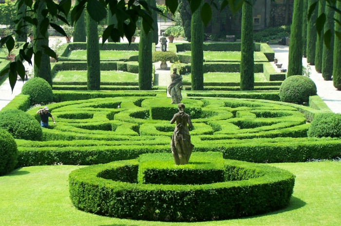 gartengestaltung beispiele labyrinth grün