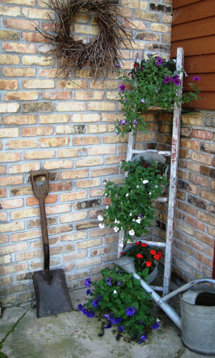 Vintage Deko lässt den Garten charmanter und weiblicher