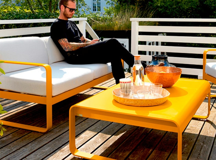 gartenmöbel-set-designer-möbel-elegantes-design-orange