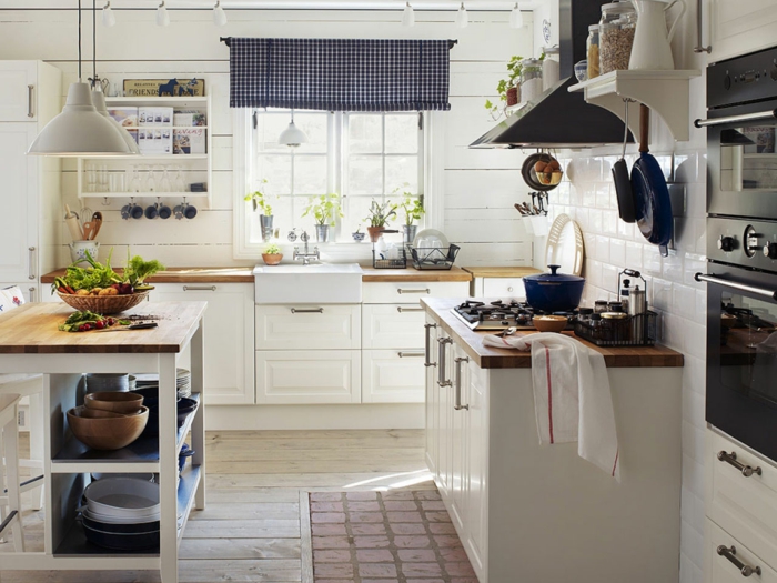 küchen im landhausstil gemütlich hell weiße wandfliesen
