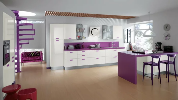 küchendesign frisches interieur lila akzente
