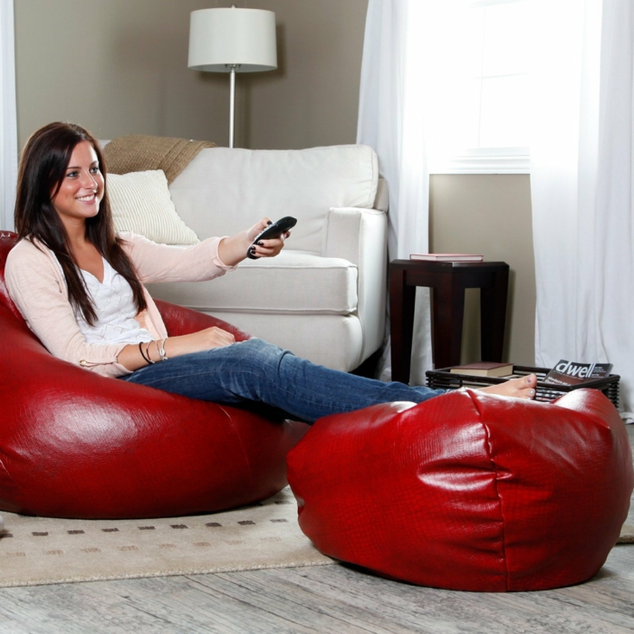 moderne möbel wohnzimmer einrichten rote sitzpuffs