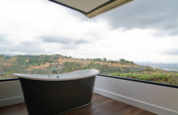 modernes badezimmer badewanne freistehend panoramafenster